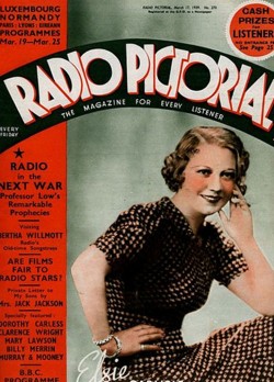 Elsie Carlisle on the cover of "Radio Pictorial" (March 17, 1939)