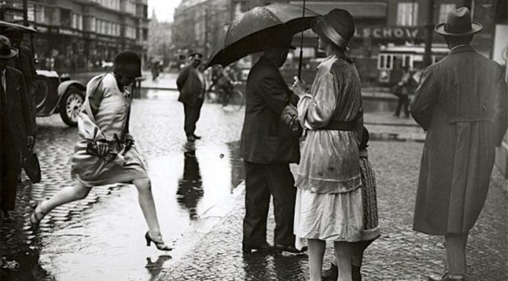 "Gee, Oh Gosh, I'm Grateful" featured image. Detail from photograph of 1930 Berlin by Friedrich Seidenstücker.