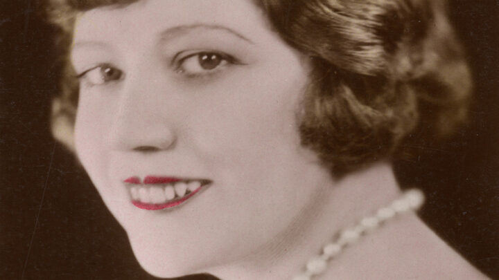 Tinted photograph of Elsie Carlisle c. 1926